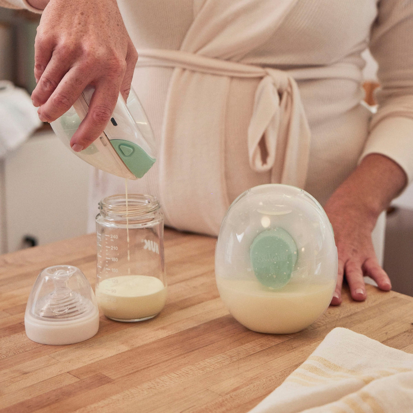 Willow Go Hands-Free Wearable in-bra Double Electric Breast Pump - Clear